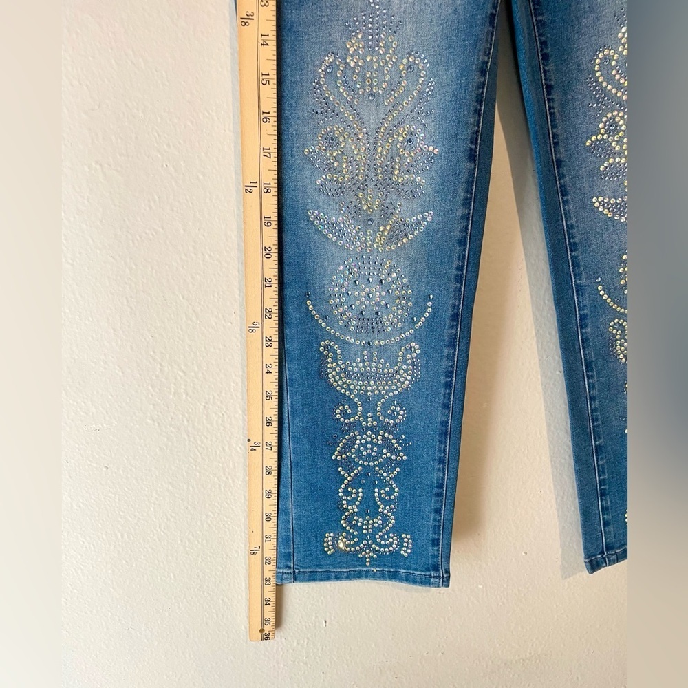 NWT DG2 by Diane Gilman Signature Classic Stretch Jean Capri Embellished Size 28 - Picture 8 of 9
